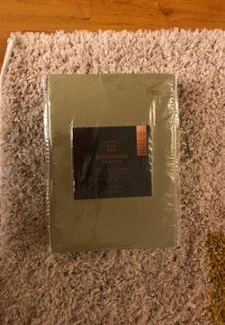 (BRAND NEW) TWIN SIZE FITTED SHEET
