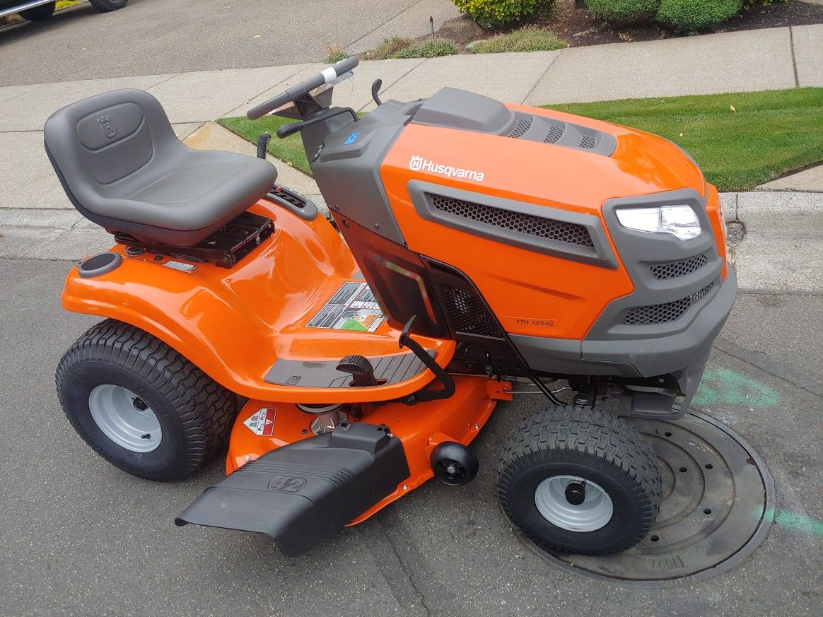 2019 Husqvarna 42 in deck riding lawn mower tractor