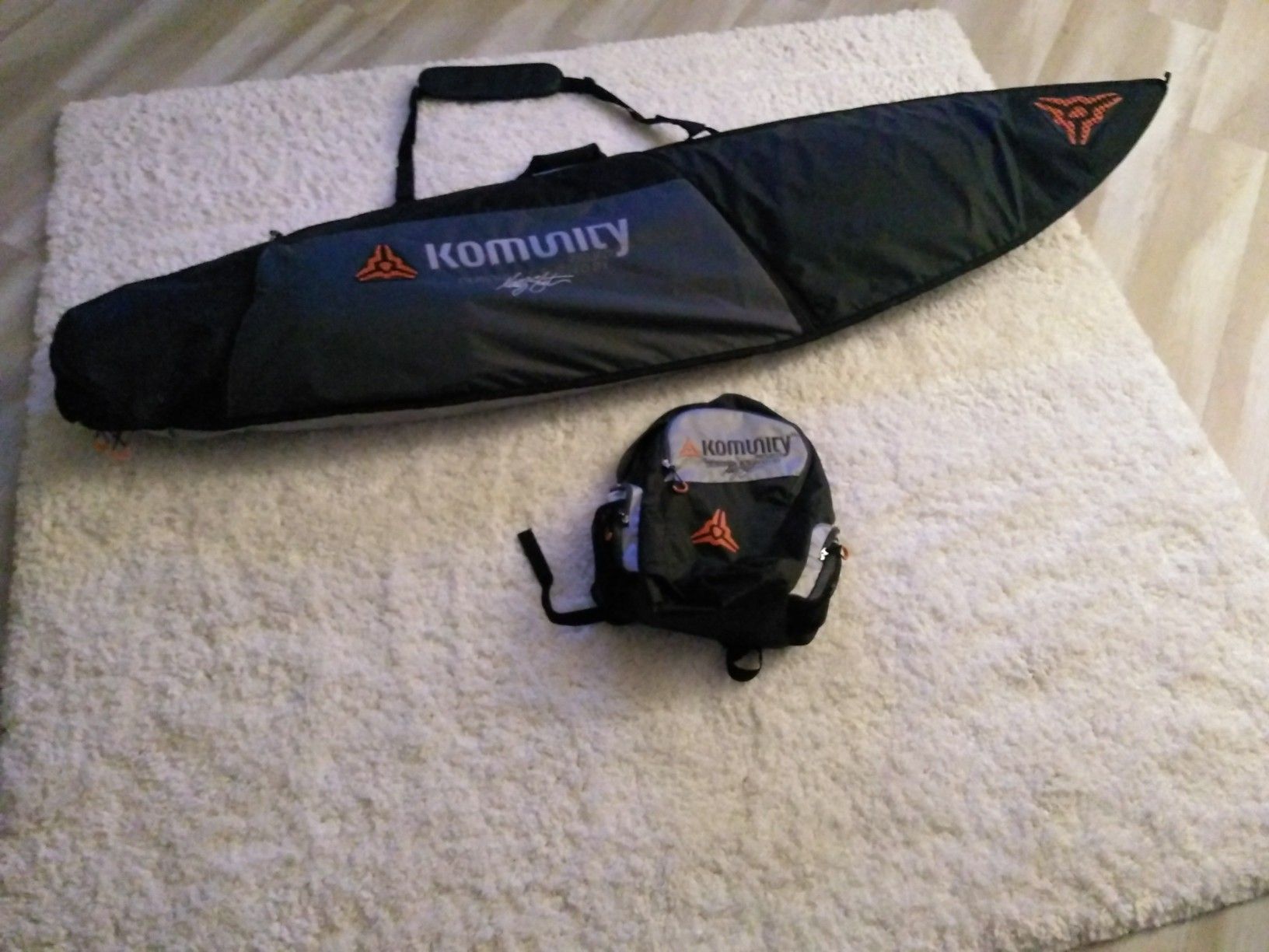 Surfboard travel/day bag Komunity by Kelly Slater 7' with matching travel/day backpack