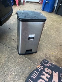 A stainless Steel Step kitchen trash can