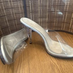 Lots Of High Heel Shoes In Large Sizes 