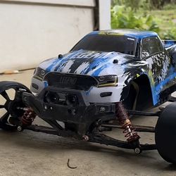 Brand new N Sealed  Extremely Big LAEGENDARY 1:10 Scale 4x4 Off-Road RC Truck - Hobby Grade Brushed Motor Truck!!!   