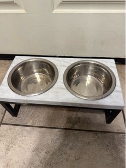 Elevated dog bowls