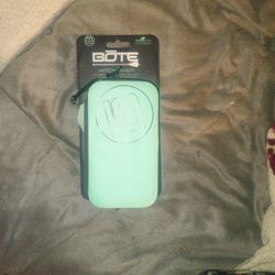 Waterproof Hitchhiker Case To Keep Your Electronics Safe In The Water