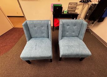 Set of 2 Blue Tufted Accent Chairs