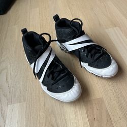 Youth Cleats Size Y6