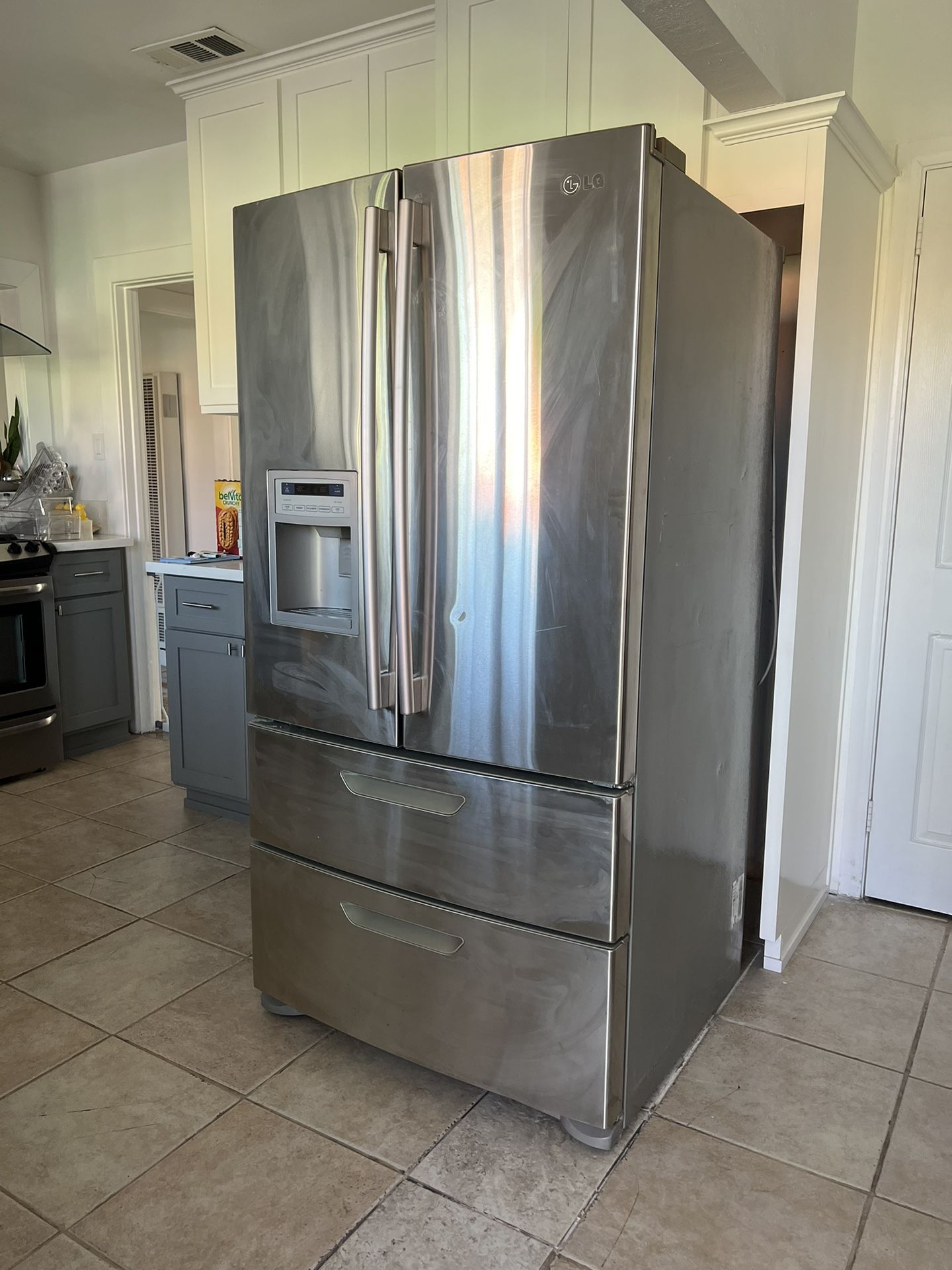 36” LG French Door Refrigerator, Standard Depth, LMX25964ST, BROKEN