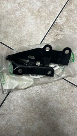 Chevy Colorado Hood Hinge 04-12 LH And RH