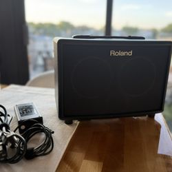 Roland AC-33 Acoustic Chorus Guitar Amplifier - AC & Battery operation - Looper