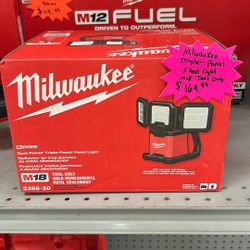 MILWAUKEE TRIPLE PANEL FLOOD LIGHT (TOOL ONLY)