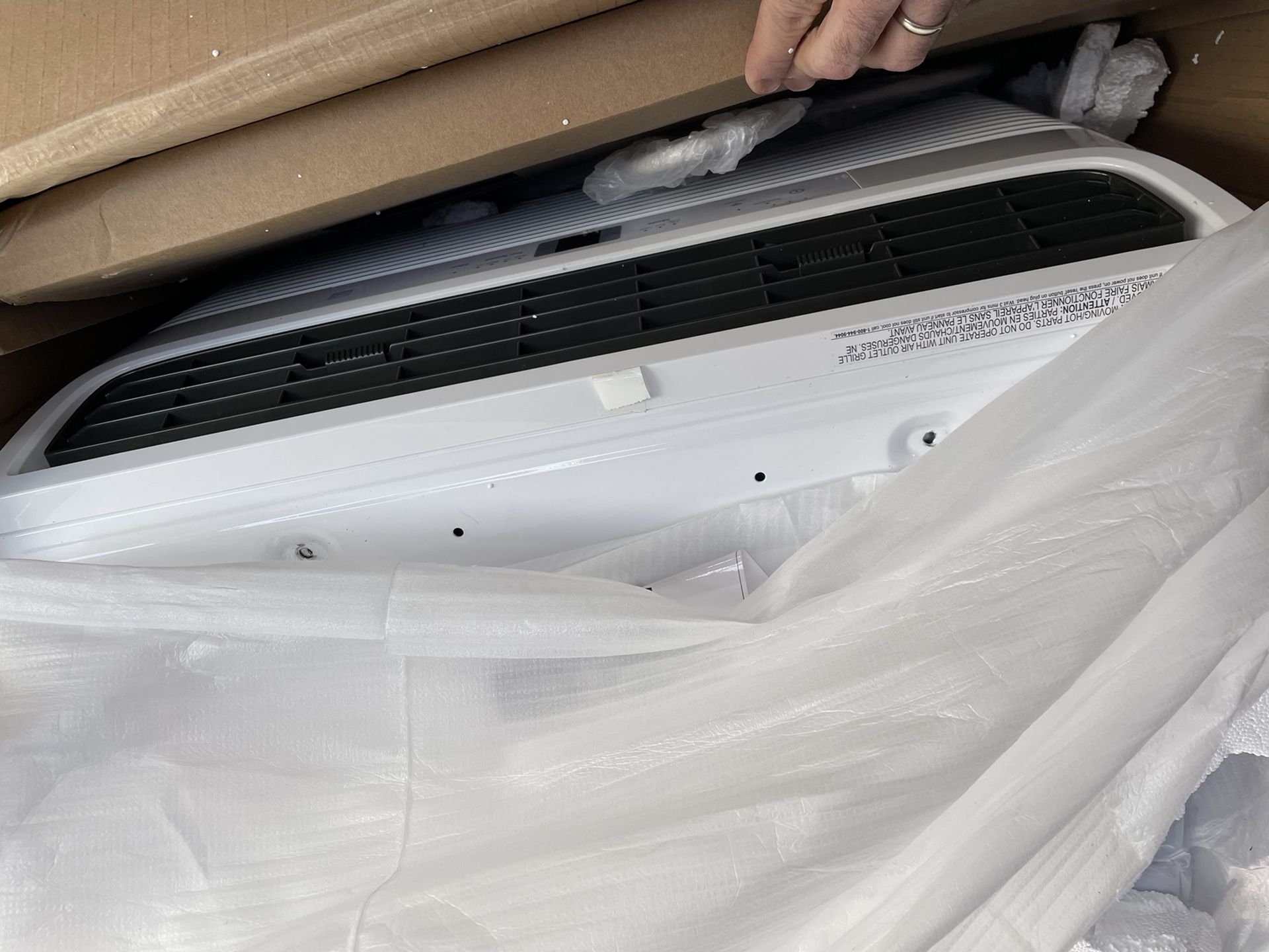 FRIGIDAIRE FHWW153WB1 Window-Mounted Room AC, White