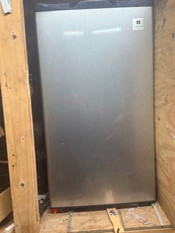 Mini fridge