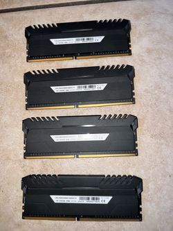 DDR4 Ram Corsair Vengeance 32 Gigabytes LED 3000MHZ Set of 4