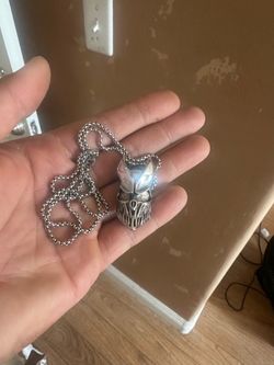 Slaughter to prevail necklace