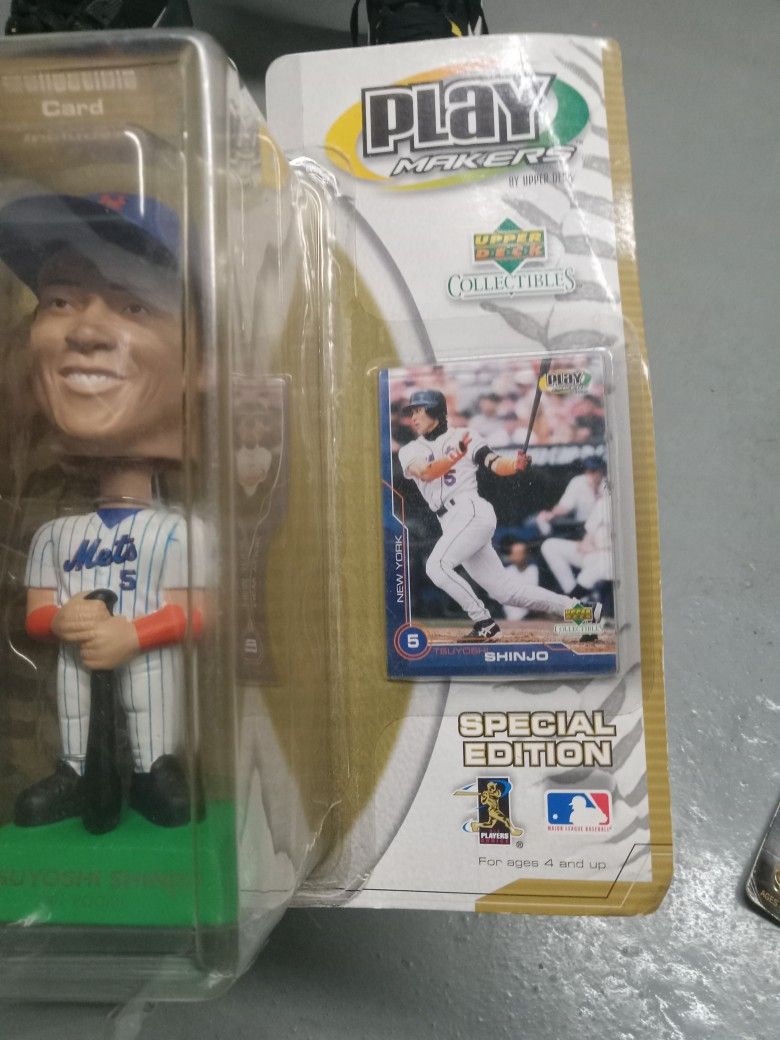 Bobble Head And Card Shinjo  15 Dollars