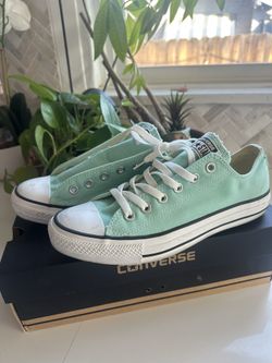 Converse Low Top Size Women’s 9
