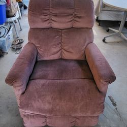 Recliner.  Rocker. Swivel. Lazy Boy. Good Condition. Can Deliver Within 5 Miles Of Tulare. 