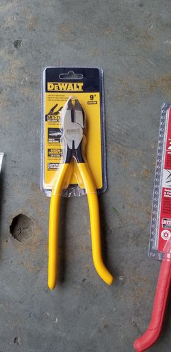 DEWALT pliers