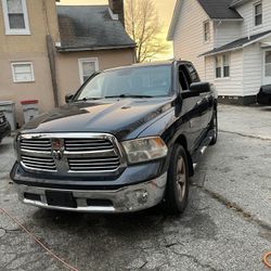 2015 Ram 1500 SLT Pick Up