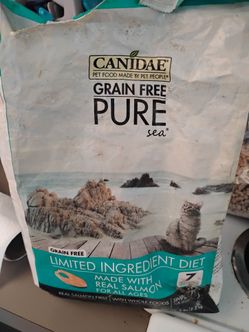Bundle of dry cat food for sale