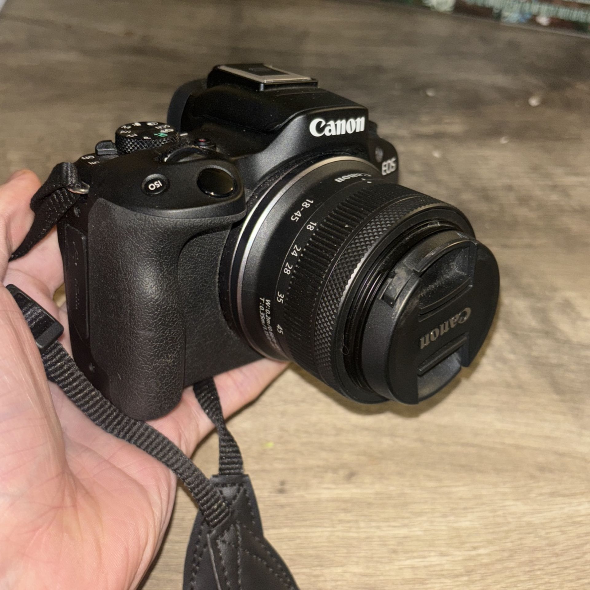Canon R50