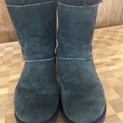 UGG Boots – Women’s Size 7 – $35