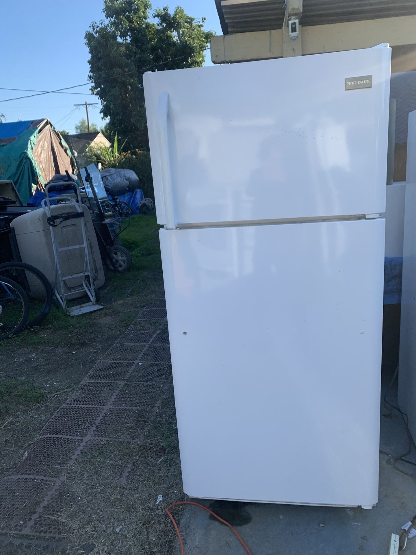 Refrigerator $80 Snd $100 $35