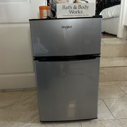 Whirlpool Personal Refrigerator/ Fridge 