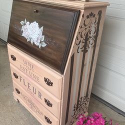 Pretty Secretary Desk 