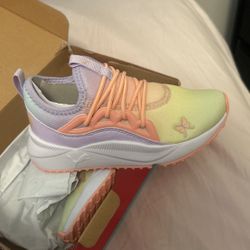 11c Lil Girls Pumas