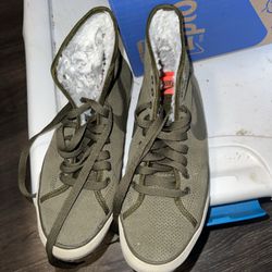 Women’s 2015 Nike Primo Court Mid Green Faux  Fur Lined Sz 7.5