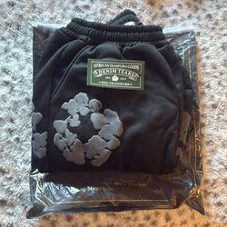 Denim tear sweats size Medium fit like a Small