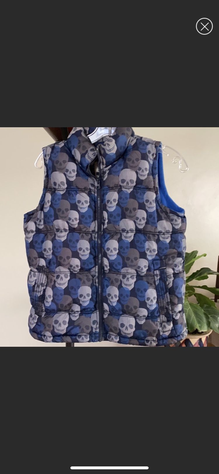 Old Navy boys puffer vest - Size Medium