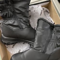 Kids Black Snow Boots Size 6 