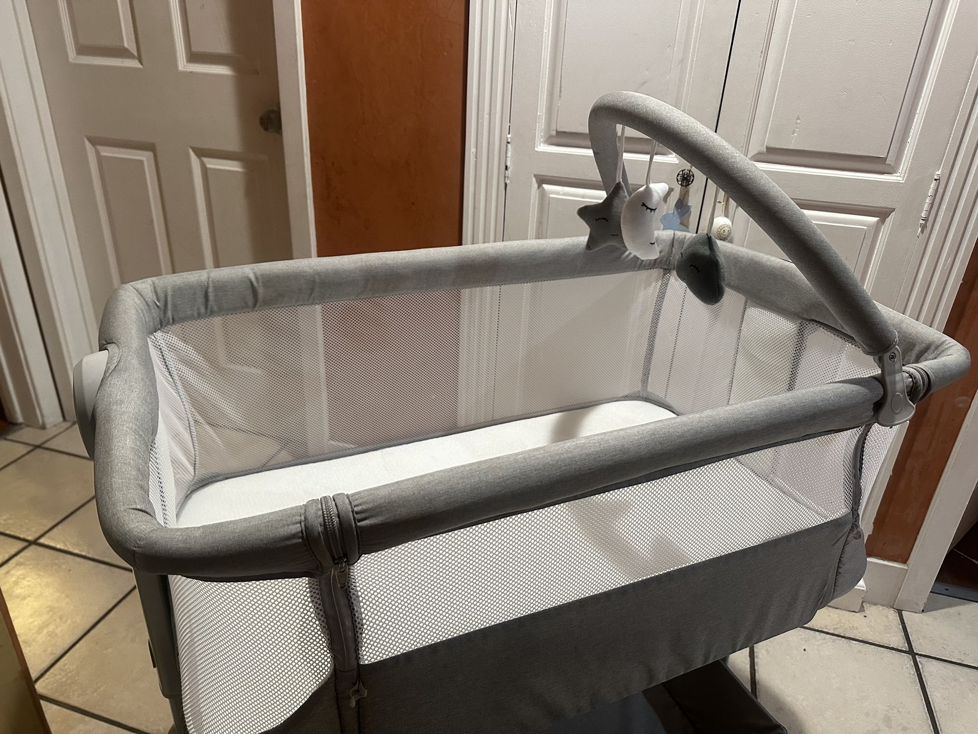 Cowiewie Baby Bassinet