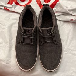 Under Armor Boy Grey Shoe Size 5