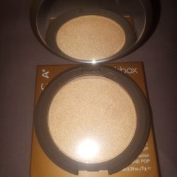 Becca highlighter