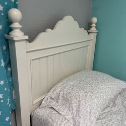 Cream/white Bedroom Set, Twin 