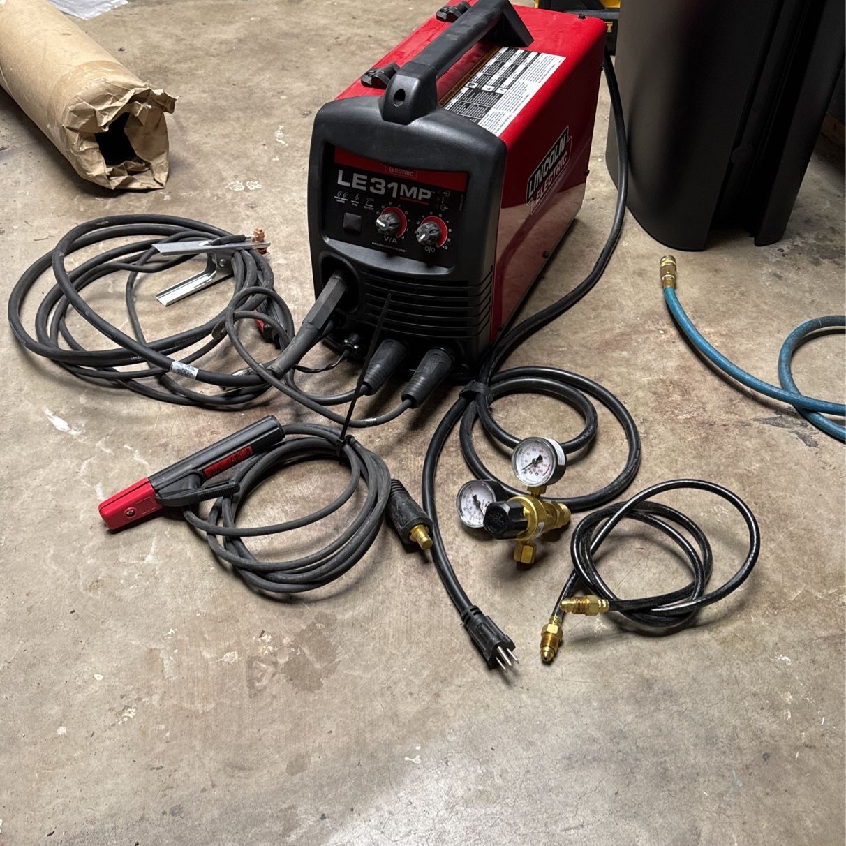 Lincoln Electric LE31MP Welder Mig Tig Stick New