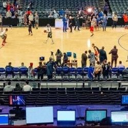 Dallas Mavericks at Los Angeles Lakers