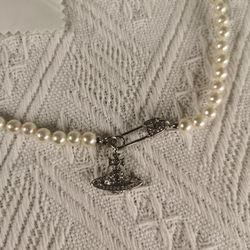 Vivienne Westwood Lucrece pearl necklace in Silver