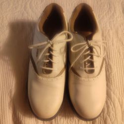 Women's golf shoes size 9.5M