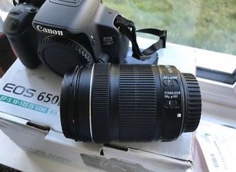 Canon EOS 650D with lens EF-S 18-135 IS STM kit