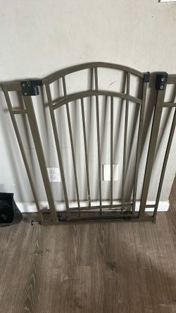 Baby gate dog gate really sturdy