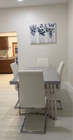 GRATIS! Free!! Mesa comedor con 4 sillas