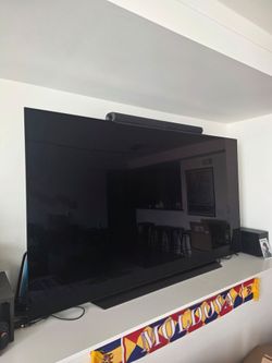 LG C3 OLED 83" – Like New – Premium 4K OLED