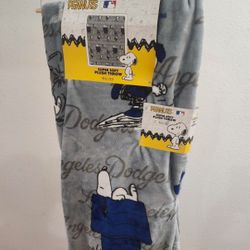 PEANUTS LOS ANGELES DODGERS SUPER SOFT PLUSH THROW NWT 60IN X 70IN