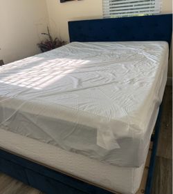 Queen bed and mattress with box spring