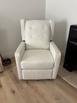 Nearly new recliner