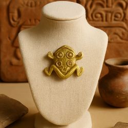 Alva Museum Replicas 1960s Pre-Columbian Chiriquí Frog Gold-Tone Brooch, 1.5”